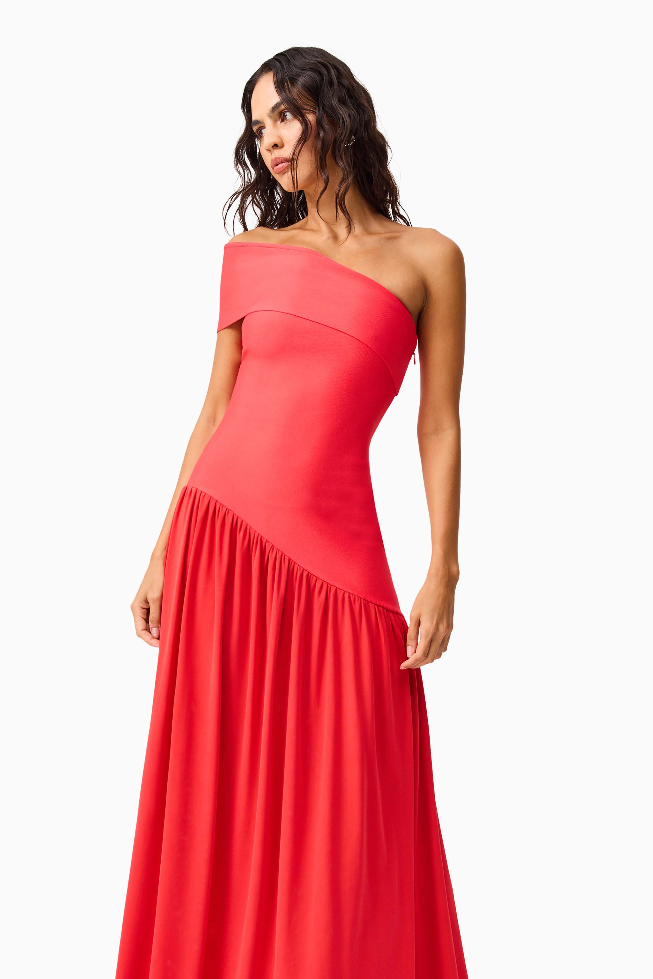 Jesselle Off The Shoulder Gown in Red